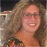 Insegnante di lingua e letteratura inglese impartisce lezioni, preparazione per certificazione Cambridge e supporto scolastico