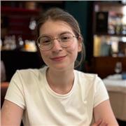Studentessa universitaria con certificazione FIRST C1 offre ripetizioni d'inglese individuali a ragazzi/e di medie e superiori