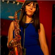 Saxofonista profesional licenciada en la Universidad de Chile. Clases de saxofón personalizadas para todas las edades y niveles