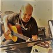 Professeur de guitare, basse et batterie