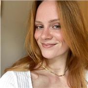 English-Tutorin, die Englisch für Kinder und Erwachsene unterrichtet