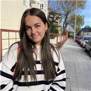 Profesora de arte, estudiante de diseño y bellas artes