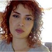 Lingüísta interesada en el análisis y descripción de las lenguas y convencida de que enseñar a otra persona lo que sabes es la mejor forma de ayudar