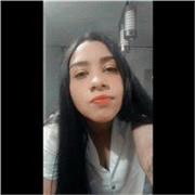 Profesora de español da clases
