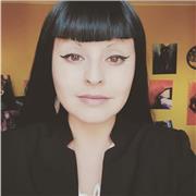 Profesor de artes visuales que dicta clases a niños y niñas de todas las edades