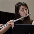 Studentessa con diploma di primo livello impartisce lezioni di flauto traverso per bambini e adulti