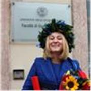 Ciao! Sono Elena, laureata in giurisprudenza presso UniTrento, propongo lezioni di diritto civile e commerciale online