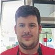 Me defino como una persona capacitada para ayudar en todo lo que pueda a los alumnos.