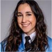 Maestra de Educación Primaria con menciones en Pedagogía Terapéutica y Audición y Lenguaje, así como máster en Procesos Educativos