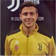 Docente di Educazione Fisica, lezioni di sport come calcio, basket e atletica. Personal training