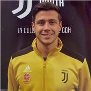 Docente di Educazione Fisica, lezioni di sport come calcio, basket e atletica. Personal training