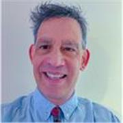 Soy un hablante nativo maduro de inglés con más de 10 años de experiencia en educación, incluyendo más de 3 años enseñando inglés.