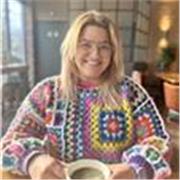 Artist & teacher who is teaches through creativity and compassion! 