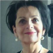 Professeur donne cours de français en primaire et collège