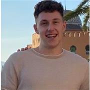 Estudiante de ingeniería mecánica da clases de matemáticas, física y dibujo técnico para estudiantes de bachillerato o ESO
