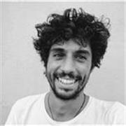 Responsable, curioso y creativo. Daría clases a niños de hasta 16 años aproximadamente.
