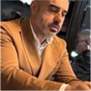 Sei alla ricerca di un insegnante che possa proporti delle lezioni su misura per te e accendere la tua curiosità? Contattami