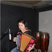 Maestra de música con énfasis en acordeón y los instrumentos tipicos del Vallenato