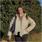 ¡Hola! Soy Lucía, estudié primero de bachillerato en Irlanda y tengo el certificado B2 en inglés. Mi objetivo es ayudar a niños que tengan dificultades para aprender el idioma, aumentar su confianza al hablar inglés y motivarles a seguir aprendiendo