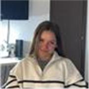 Profesora de lengua y literatura para todas las edades, además de estar especializada en edades tempranas con varias metodologías