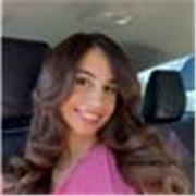 Profesora de inglés con experiencia en enseñanza personalizada para adolescentes y adultos.