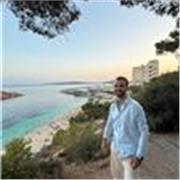 Profesor de primaria con mención de pedagogía terapéutica.  