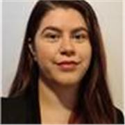 Staatlich geprüfte Übersetzerin, die Kinder aller Altersgruppe unterrichtet 