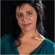 Professora de teatro, clown y Artes escénicas enfocada a la comunicación