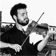 Docente di violino impartisce lezioni di musica e di violino