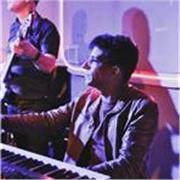 Clases de piano para todas las edades. Aprende piano con Rosthand ganador del Grammy Latino