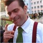 Docente universitario poliglotta con trentennale esperienza a livello internazionale si offre per impartire lezioni private 