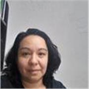 Profesora imparte materias de nivel primaria, y de psicologia