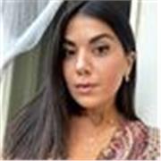 Studentessa offre lezioni a bambini e ragazzi