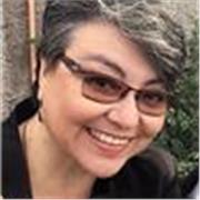 Profesora de Español dicta clases a adultos