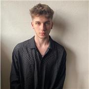 Je suis un professeur natif d'espagnol, détenteur de la double nationalité française.