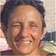Laureata in materie matematiche, insegnante di matematica alle medie