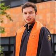 Soy un arquitecto titulado con 1 año de experiencia, y con habilidades de asesoría entre pares durante mi carrera universitaria.
