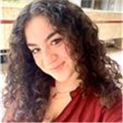 Laureanda in lingue straniere impartisce lezioni di italiano agli stranieri spagnoli e inglesi