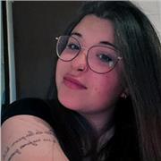 Soy una chica joven , con ganas de trabajar , de enseñar , me gusta mucho ayudar a niños peques