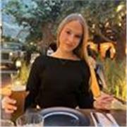 me llamo Diana, tengo grado C1 en inglés y ofrezco clases presenciales y apoyo escolar para primaria y ESO al ritmo de cada estudiante