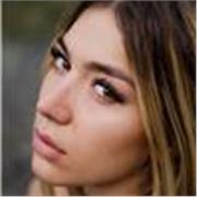 Offro lezioni private a bambini delle scuole elementari e medie, adattandole alle loro esigenze.