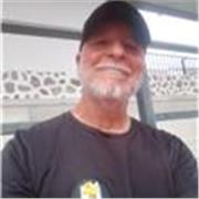 Entrenador campeón de los juegos municipales de baloncesto se ofrece para entrenamientos personalizados