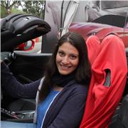 Laureata impartisce lezioni a studenti delle elementari, medie e superiori