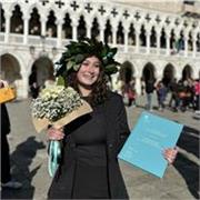 Laureata specializzata in LIS (Lingua dei Segni Italiana) offre lezioni private.