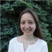 Profesora de ruso imparte clases particulares a los adolescentes y adolescentes