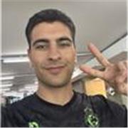 Profesor con paciencia, dinámico y preparado para hacer que los alumnos no tengan miedo a las asignaturas.