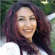 Neolaureata In Biologia impartisce lezioni a studenti delle elementari e medie