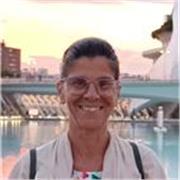 Profesora  titulada en Embriologia y maestría  en Genética en Cuba (no homologado)