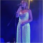 Laureata in Didattica della musica, diplomata in canto e insegnante presso le scuole civiche, offro lezioni di canto moderno