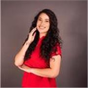 Psicóloga clínica especializada en Enfoque Cognitivo-Conductual y capacitadora en inteligencia emocional y bienestar integral